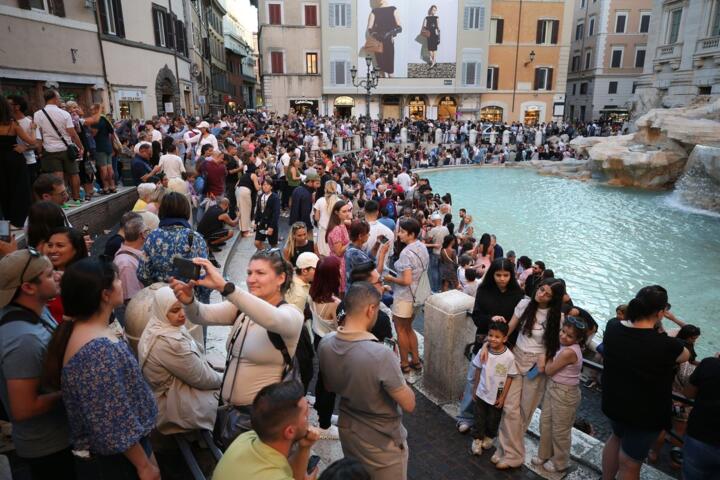 How to Avoid Crowds at Europe's Top Sites
